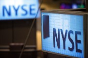 US stocks fall ahead of quarterly earnings season 